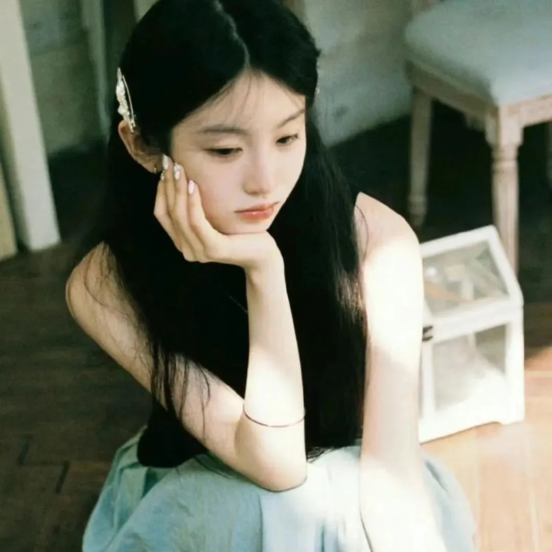 【日系青春物语】《花与爱丽丝》高清在线：两个女孩与一个男孩的谎言三角恋，青涩动人